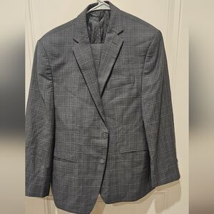 Elegant Gray Checkered Men's Suit Set